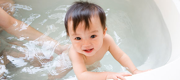 赤ちゃんはお風呂に毎日入るべき 大事なその役割とは はてなスッキリ